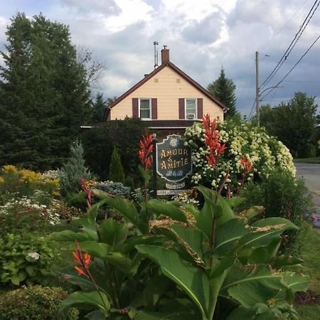 A Amour Et Amitie Magog Exterior photo