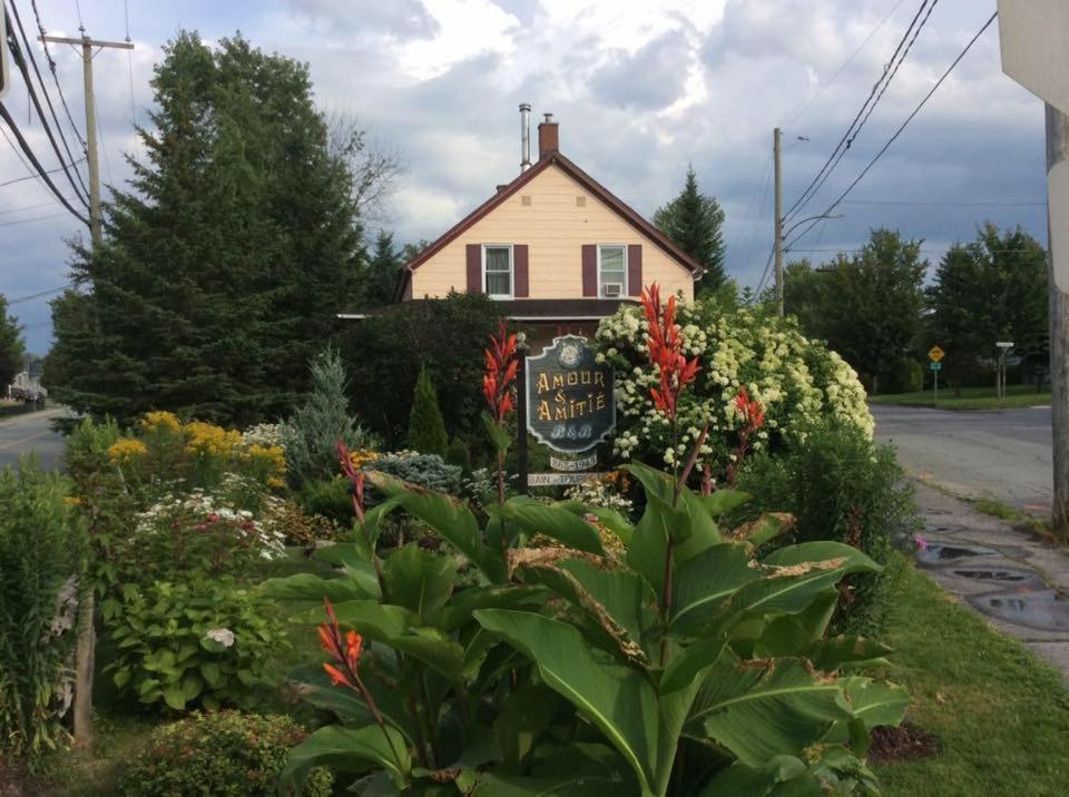 A Amour Et Amitie Magog Exterior photo